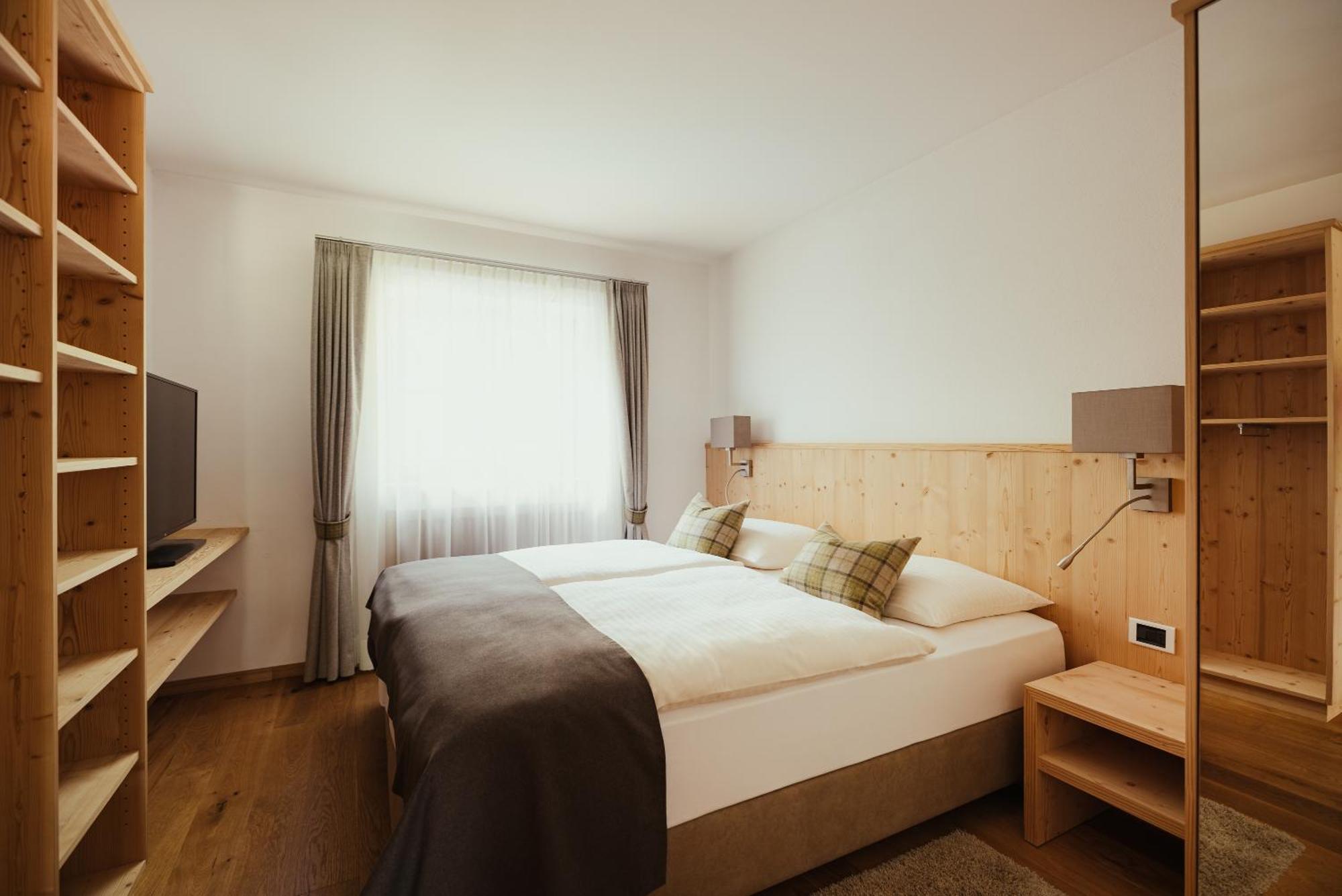 Hotel Grien オルティゼーイ エクステリア 写真